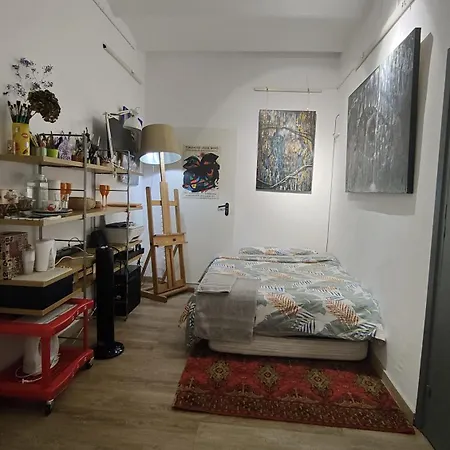 Cozy Studio With Extra Bed In *